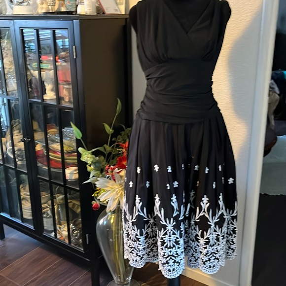 SL fashion size 8 what a gorgeous dress - Picture 1 of 7